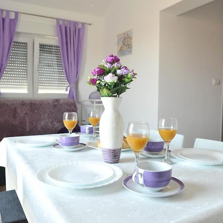 Apartmani Rebecca วีร์ ภายนอก รูปภาพ