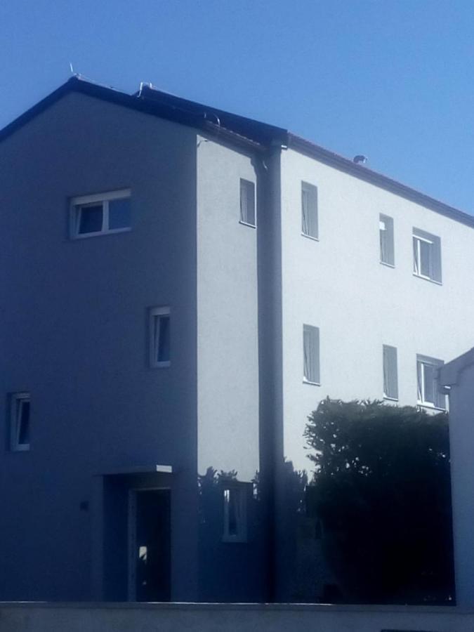 Apartmani Rebecca วีร์ ภายนอก รูปภาพ