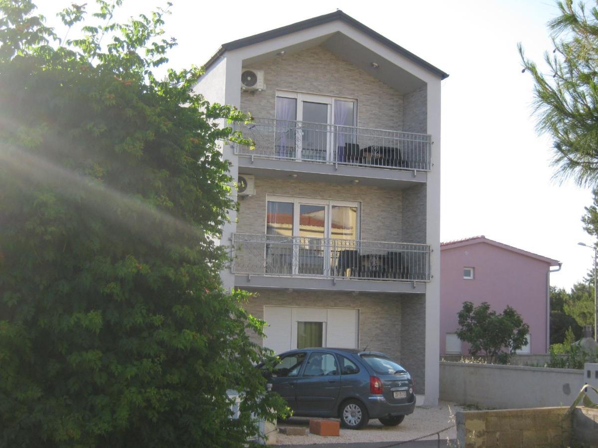 Apartmani Rebecca วีร์ ภายนอก รูปภาพ