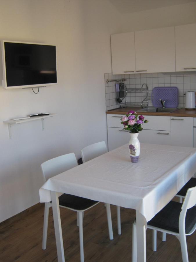 Apartmani Rebecca วีร์ ภายนอก รูปภาพ