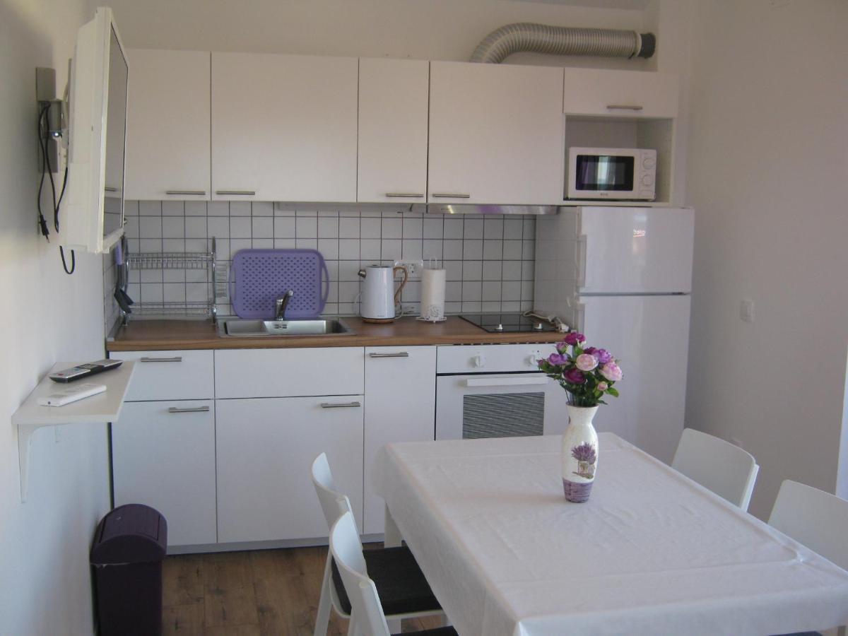 Apartmani Rebecca วีร์ ภายนอก รูปภาพ