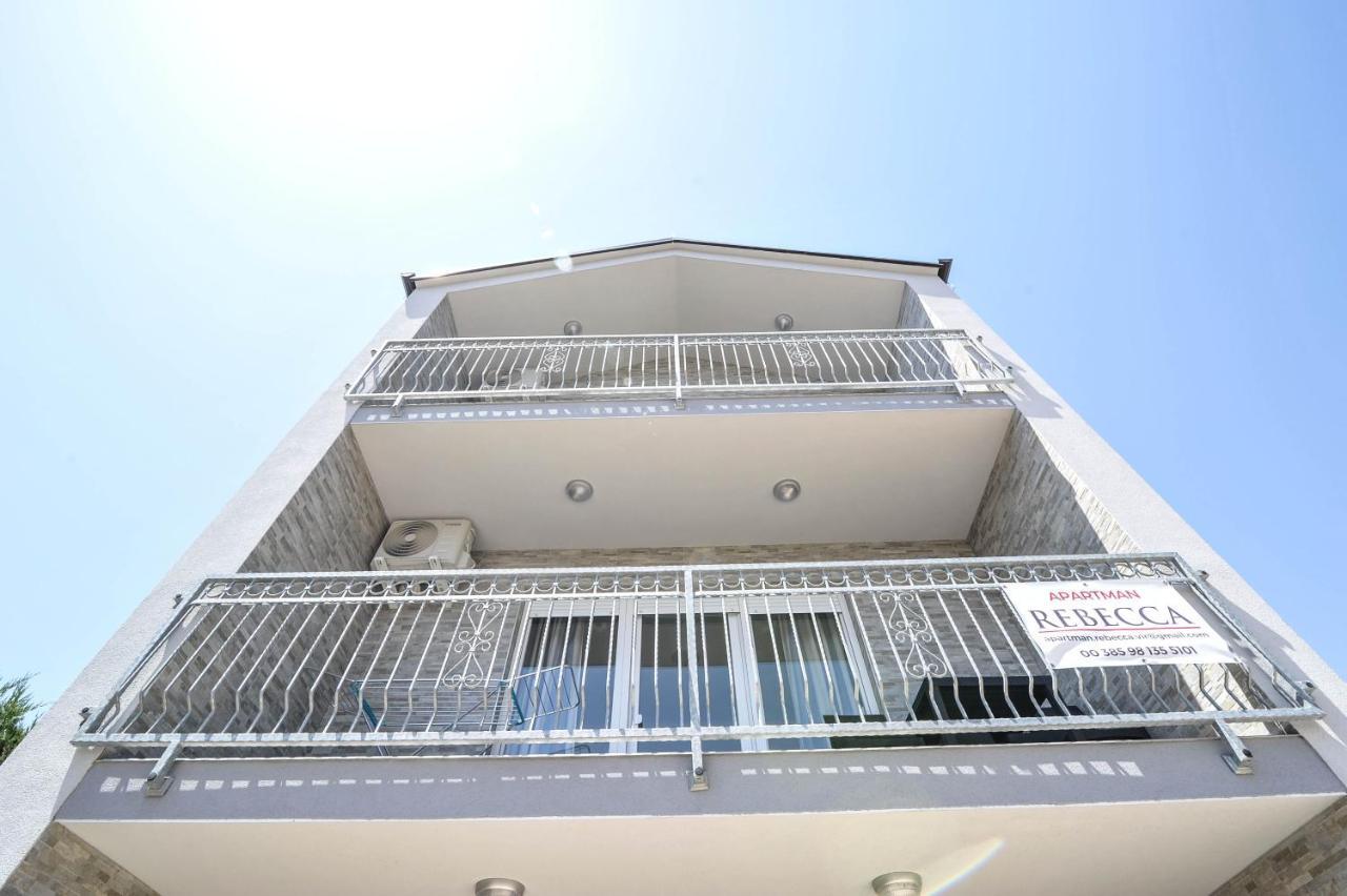 Apartmani Rebecca วีร์ ภายนอก รูปภาพ