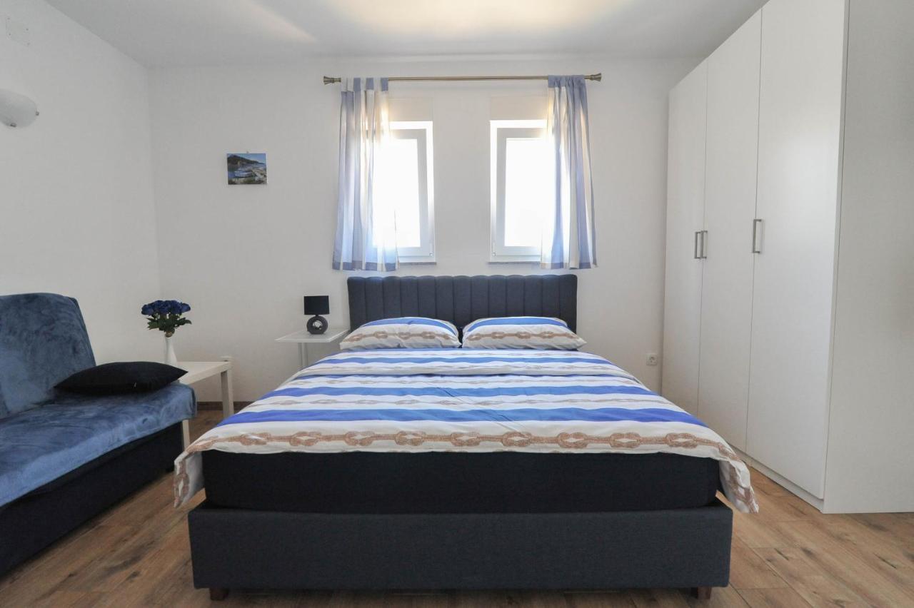 Apartmani Rebecca วีร์ ภายนอก รูปภาพ