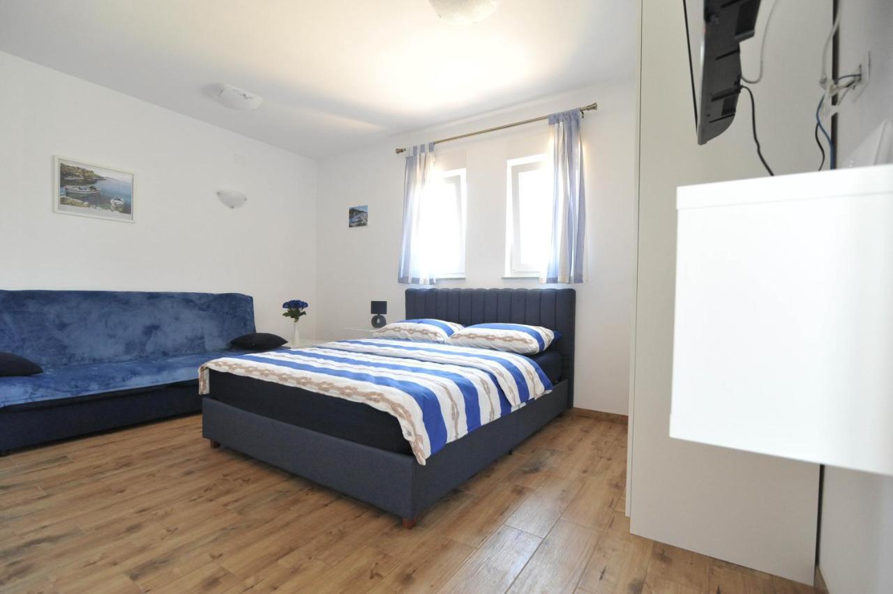 Apartmani Rebecca วีร์ ภายนอก รูปภาพ