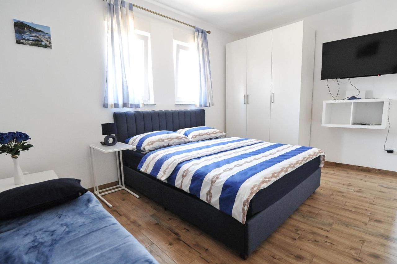 Apartmani Rebecca วีร์ ภายนอก รูปภาพ