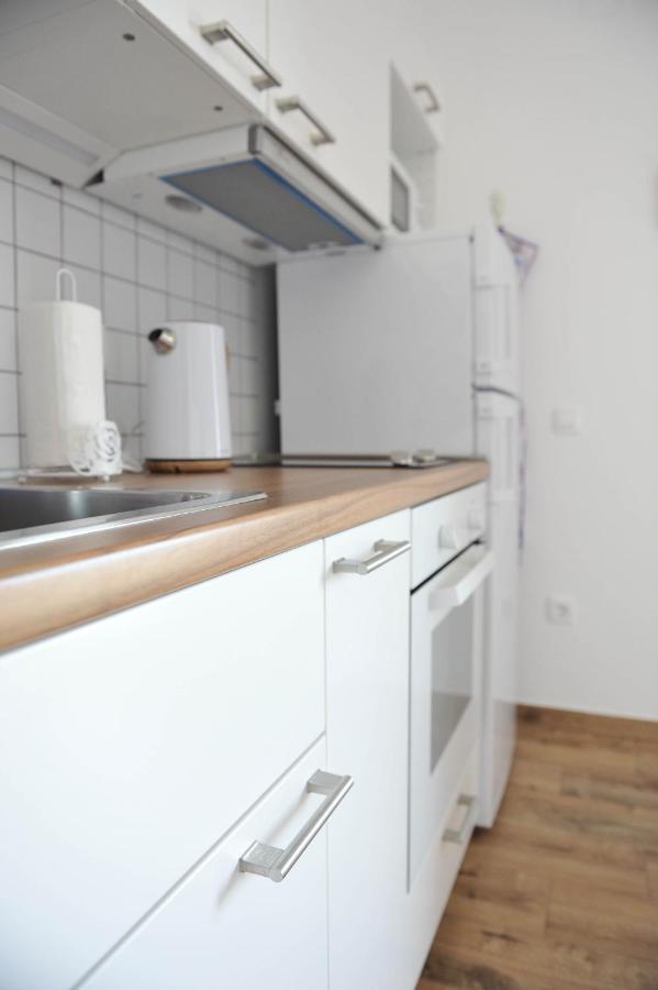 Apartmani Rebecca วีร์ ภายนอก รูปภาพ