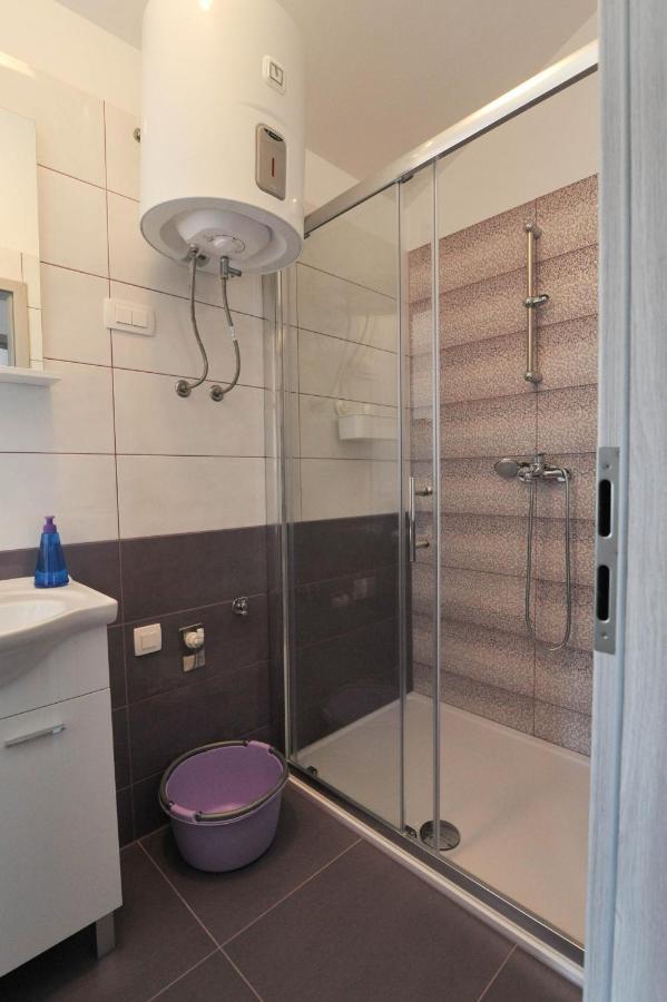 Apartmani Rebecca วีร์ ภายนอก รูปภาพ