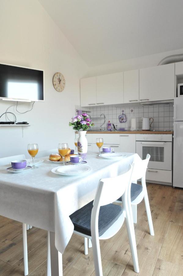 Apartmani Rebecca วีร์ ภายนอก รูปภาพ