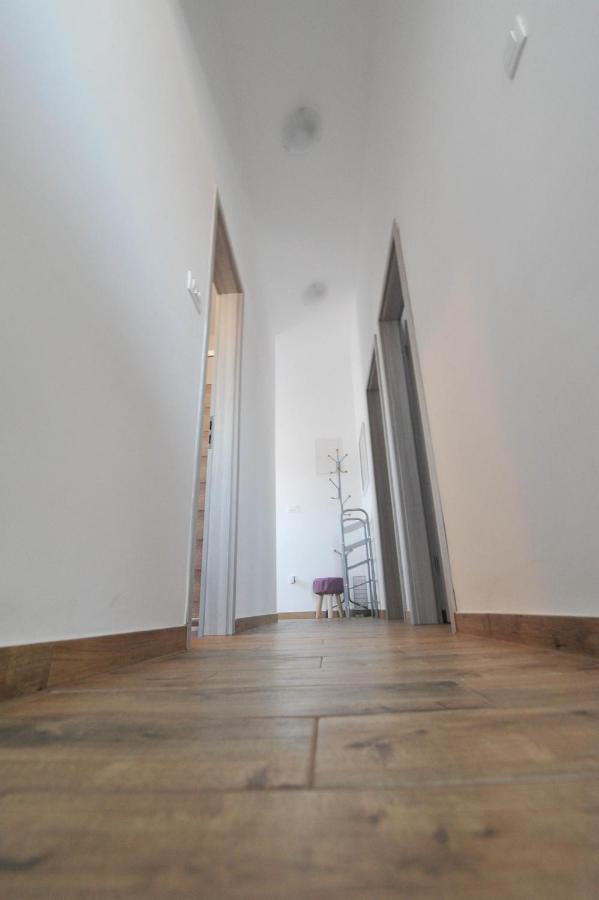 Apartmani Rebecca วีร์ ภายนอก รูปภาพ