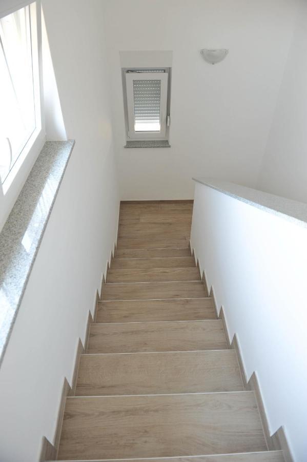 Apartmani Rebecca วีร์ ภายนอก รูปภาพ