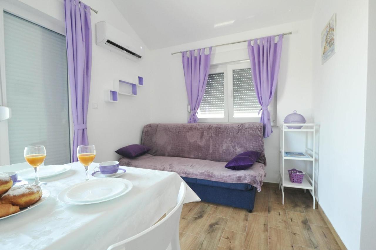 Apartmani Rebecca วีร์ ภายนอก รูปภาพ