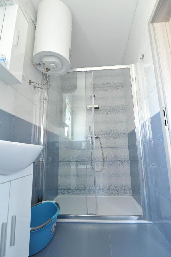 Apartmani Rebecca วีร์ ภายนอก รูปภาพ
