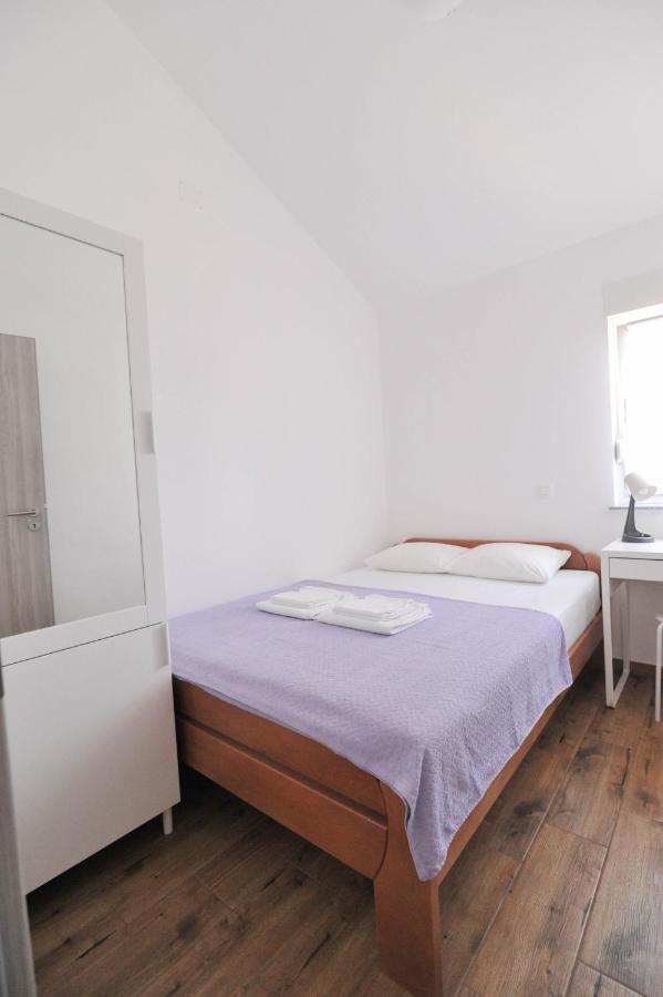 Apartmani Rebecca วีร์ ภายนอก รูปภาพ