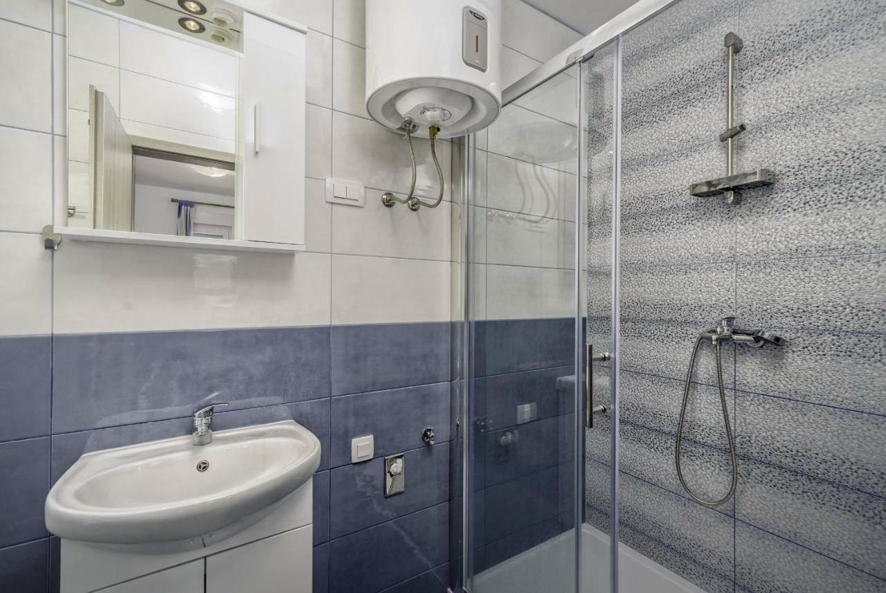 Apartmani Rebecca วีร์ ภายนอก รูปภาพ