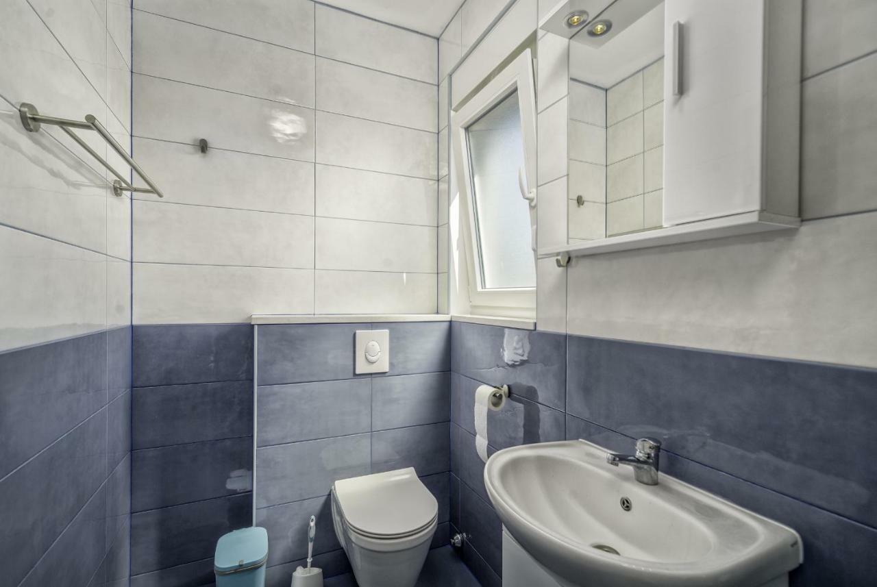 Apartmani Rebecca วีร์ ภายนอก รูปภาพ
